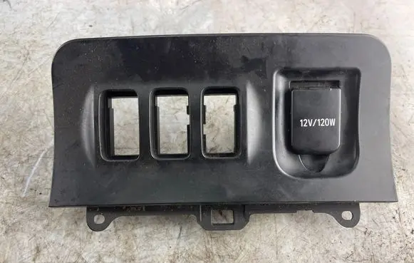 Toyota Land Cruiser (J120) 12 V Socket (front) 5883160030