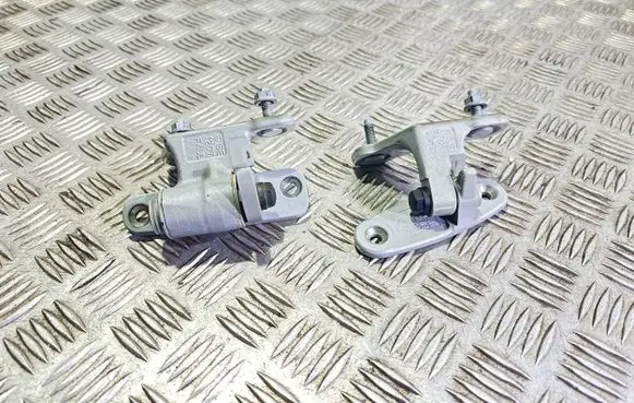 Mercedes-Benz E W212 Front door hinge set A047058