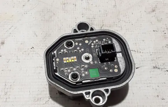 Volvo S90, V90 Xenon control unit/module B105151