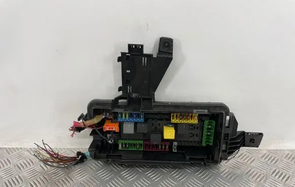 Mercedes-Benz GL X166 Fuse module A0009828323 4RA00779151 4RD00779451