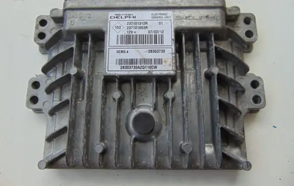 Renault Twingo II Engine control unit/module 237101693R