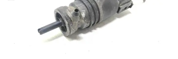 Volkswagen PASSAT B5 Windscreen/windshield washer pump