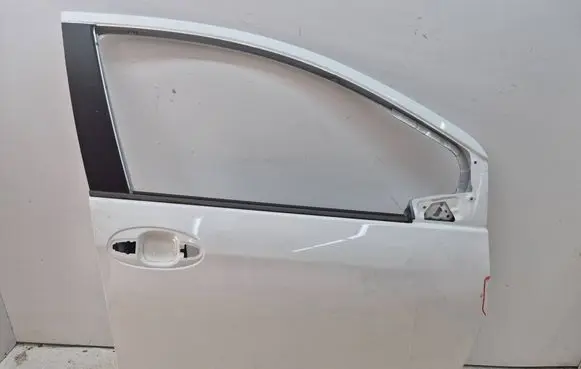Toyota Yaris Front door