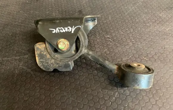 Lexus RX 330 - 350 - 400H Engine mount bracket 7127SS
