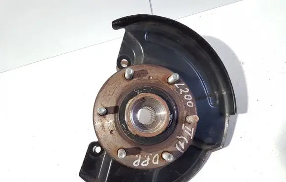 Mitsubishi L200 Front wheel hub MB891088