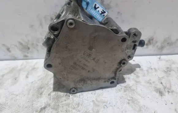 Audi A4 S4 B8 8K Vacuum pump 06J145100C
