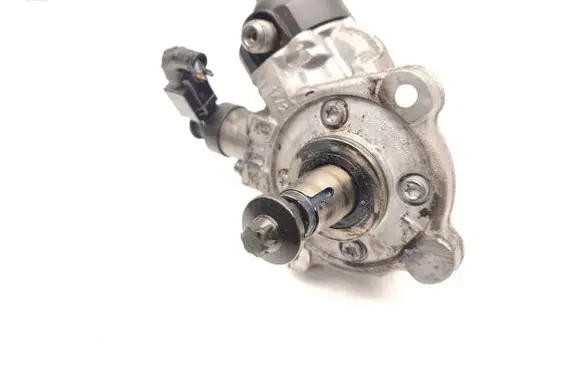 BMW 3 F30 F35 F31 Fuel injection high pressure pump 7810696 0445010517