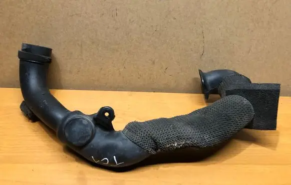Toyota Corolla E120 E130 Air intake duct part