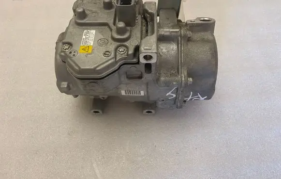 Lexus RX 450H Air conditioning (A/C) compressor (pump) 0422001190