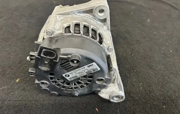BMW 5 E60 E61 Generator/alternator FG18S019 2543461D 7802261