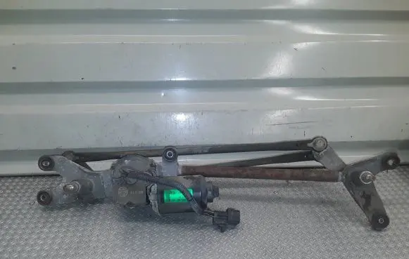 KIA Sorento Front wiper linkage and motor 981003E100