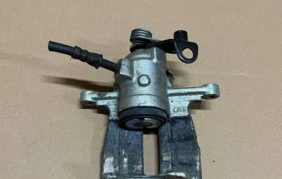 Volkswagen Golf VII Brake caliper pad carrier rear 8292-1 929396
