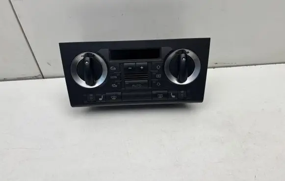 Audi A3 S3 8P Climate control unit 8P0820043E