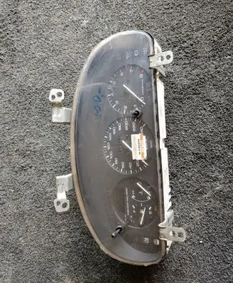 Mazda 323 F Speedometer (instrument cluster) 769809783