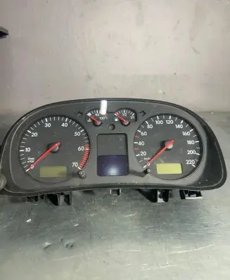 Volkswagen Golf IV Speedometer (instrument cluster) 1J0920822 1211159639 0263618180