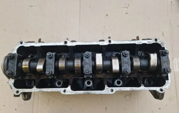 Volkswagen Jetta I Engine head 049103373