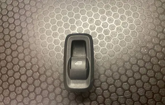 Ford Fiesta Electric window control switch 03154101
