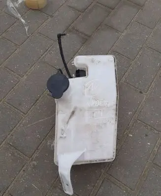 Dacia Sandero Windshield washer fluid reservoir/tank 289105984R