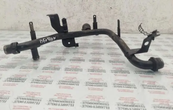 Volkswagen PASSAT B5.5 Engine coolant pipe/hose 038121065BH