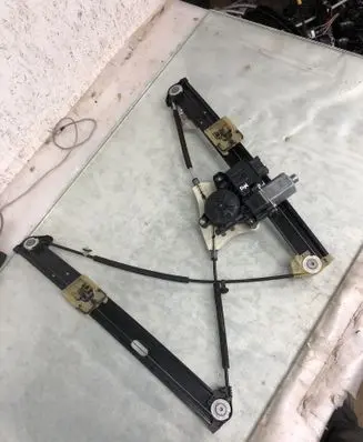 Seat Arona Front door window regulator with motor 6F9837461A