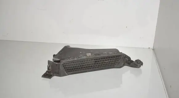BMW 2 Active Tourer U06 Air intake duct part 8472018 13718472018