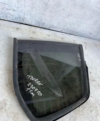 Volkswagen Touran III Rear side window