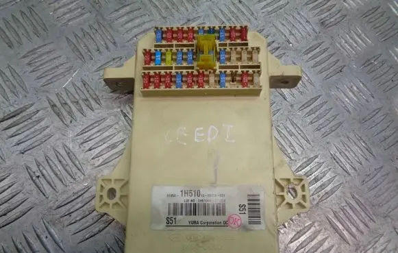 KIA Ceed Fuse box cover 1H51010