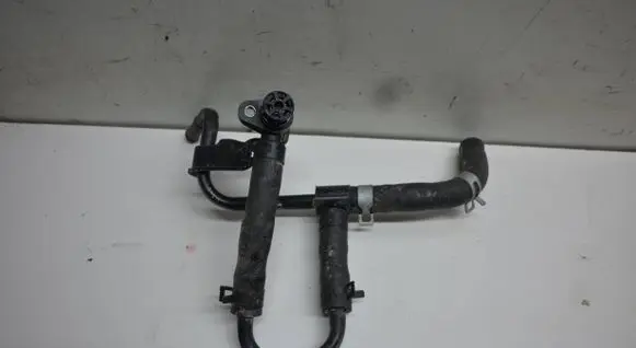 Engine coolant pipe/hose