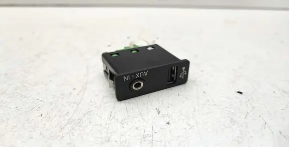 BMW X1 E84 USB socket connector 9241331