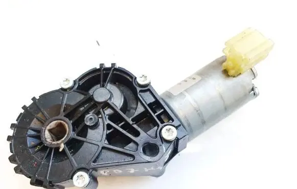 Mazda CX-7 Seat adjustment motor 0390204007 4470776