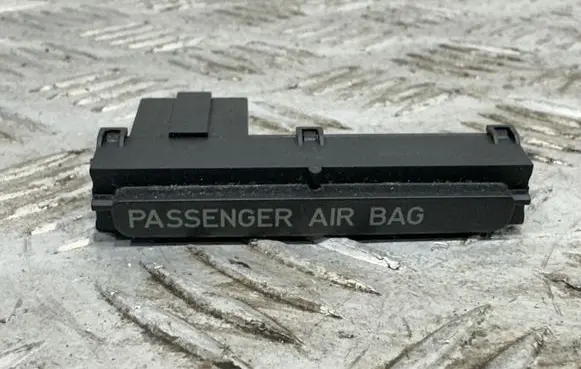Passenger airbag on/off switch