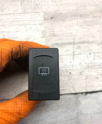 Volkswagen PASSAT B5.5 Windscreen/window heater switch 3B0959621C