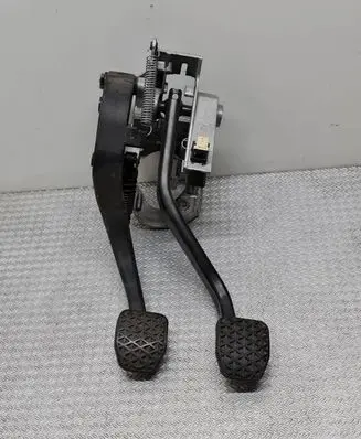 BMW 1 E81 E87 Pedal assembly 67871110 6860643