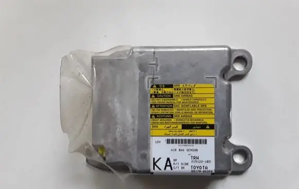 Toyota Avensis T270 Airbag control unit/module 8917005250