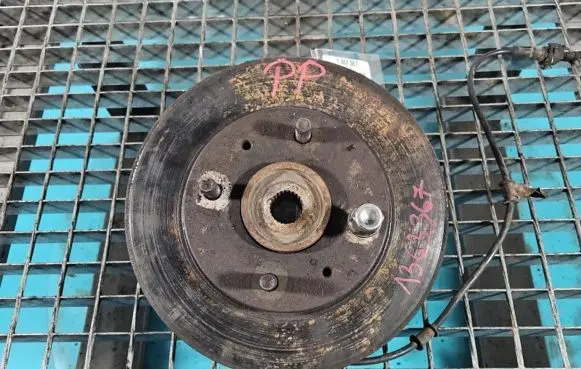 Front wheel hub spindle knuckle