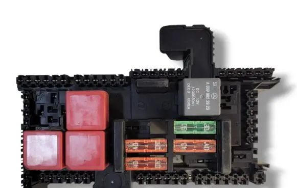 Mercedes-Benz C AMG W205 Fuse module A2059068501 529881F08 170833844