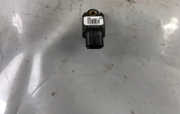 Toyota Auris 150 Airbag deployment crash/impact sensor 898310080 0687601653