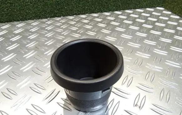 Cup holder front