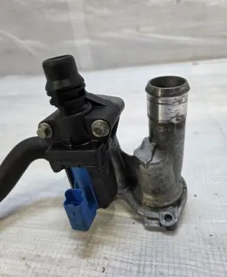 Ford Focus Thermostat/thermostat housing BM5G8C605DA
