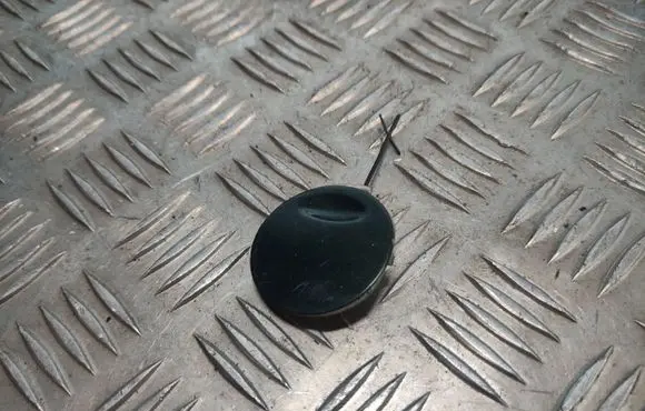 Opel Vectra B Front tow hook cap/cover 90586609 2536303