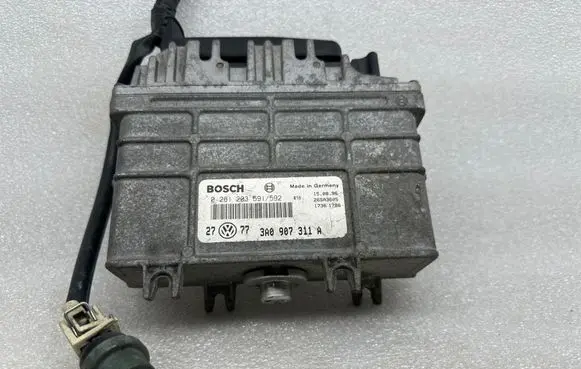 Volkswagen Golf III Engine control unit/module 3A0907311A 26SA3605 0261203591