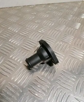 Volkswagen Golf III Engine coolant pipe/hose 026121145L