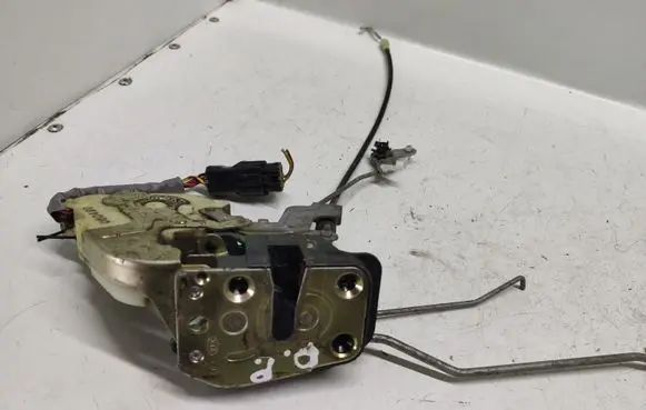 KIA Sorento Front door lock