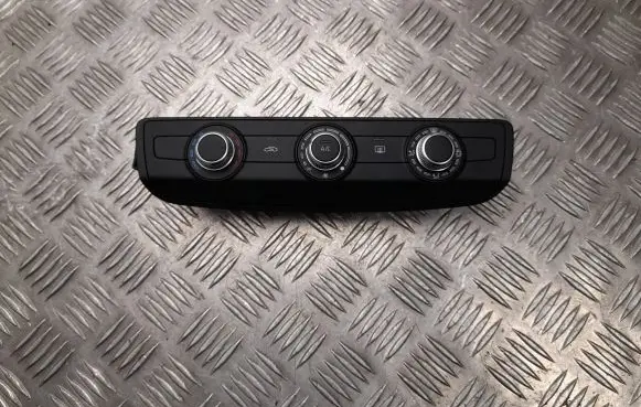 Audi A1 Climate control unit 83A820047F