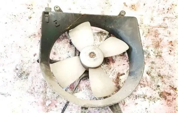 Honda HR-V Radiator cooling fan shroud