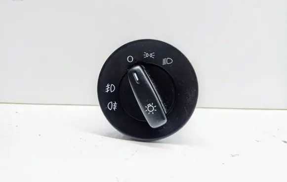 Skoda Octavia Mk2 (1Z) Light switch 1z0941431k