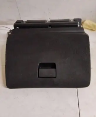 Nissan Pulsar Glove box 685ss3ZL0a
