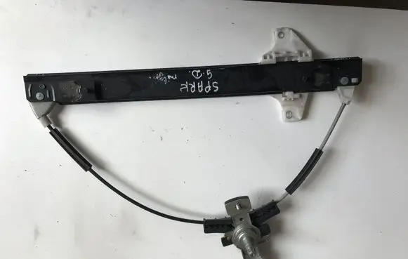 Rear door manual window regulator