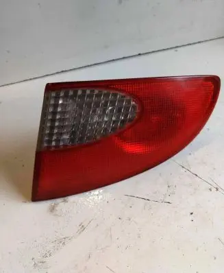 Toyota Avensis T220 Rear/tail lights