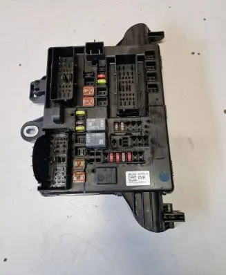 Opel Insignia A Fuse module 22737766